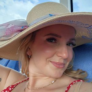 Meet your Posher, Nadine